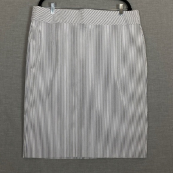 Lord & Taylor Skirt Knee Length Striped Seersucker Sz 16 Back Slit Lined - Picture 8 of 9